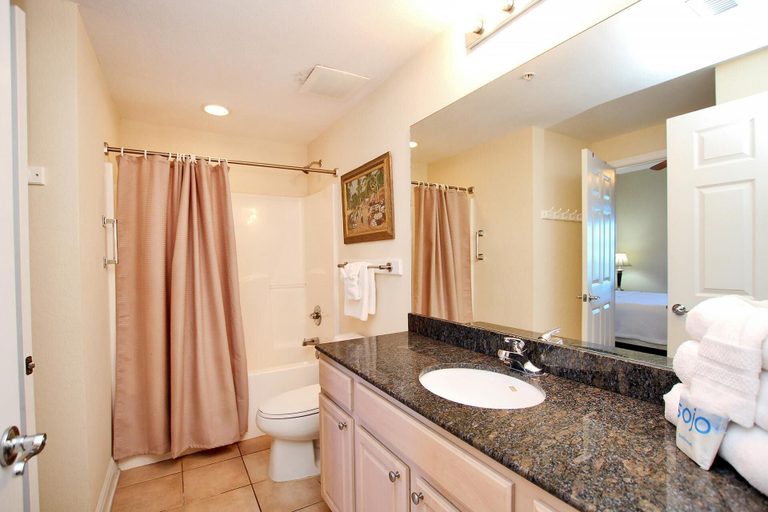 Bathroom 4, Crystal Tower 1107, Baldwin