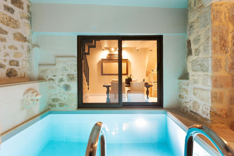 Sport & Beauty 2, Ali Vafi's Villa - Heated Jacuzzi & Indoor Pool, Crete