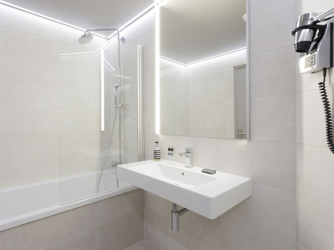 Bathroom 3, Brit Hotel Codalysa Marne la Vallée - Torcy, Seine-et-Marne