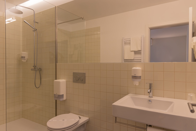 Bathroom 5, Quinta Do Crestelo Aparthotel, Seia