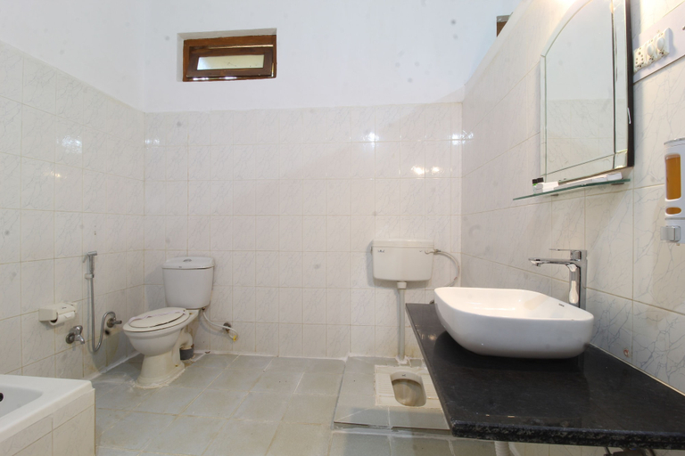Bathroom 4, Ashoka Jungle Resort, Umaria