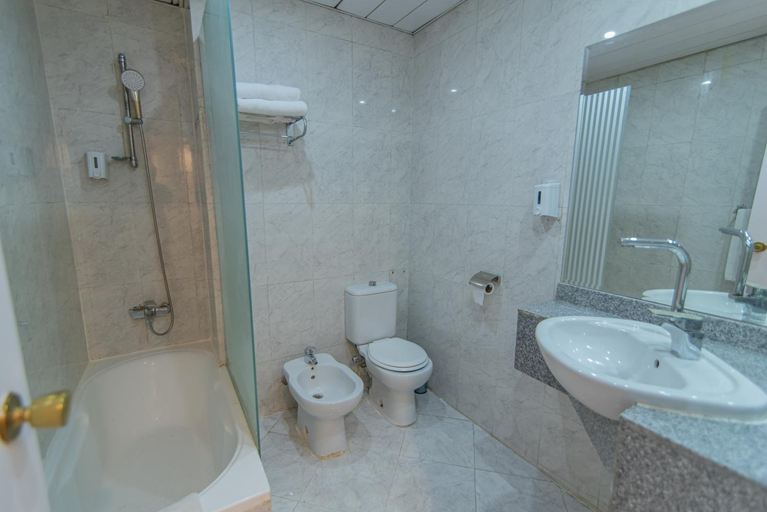 Bathroom 5, DEXON ROMA HOTEL, Al-Ghurdaqah
