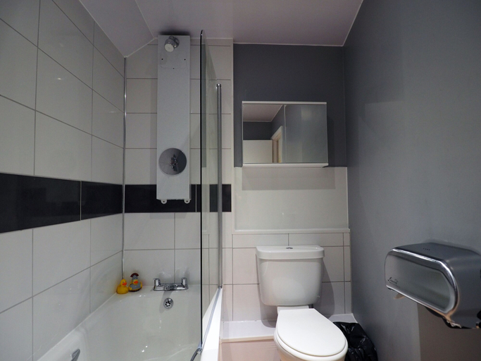 Bathroom 3, St Christopher's Inn Bath - Hostel, Bath and North East Somerset