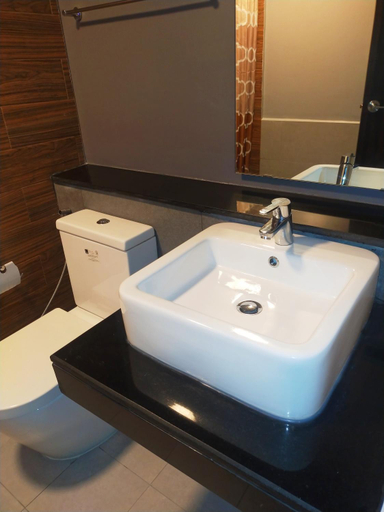 Bathroom 5, The Radiance Manila Bay, Pasay City