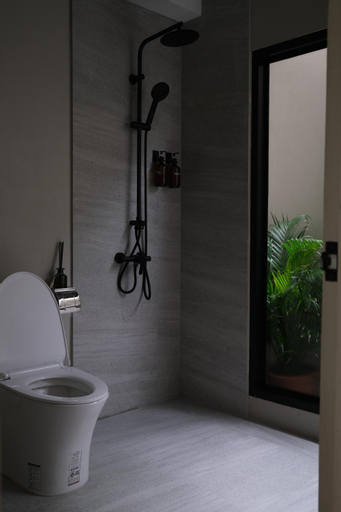 Bathroom 19