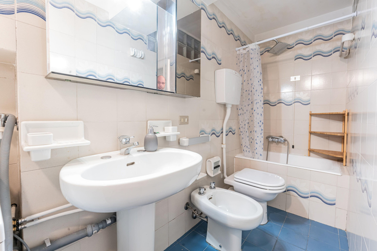 Bathroom 4, Centro storico & lago a Desenzano, Brescia