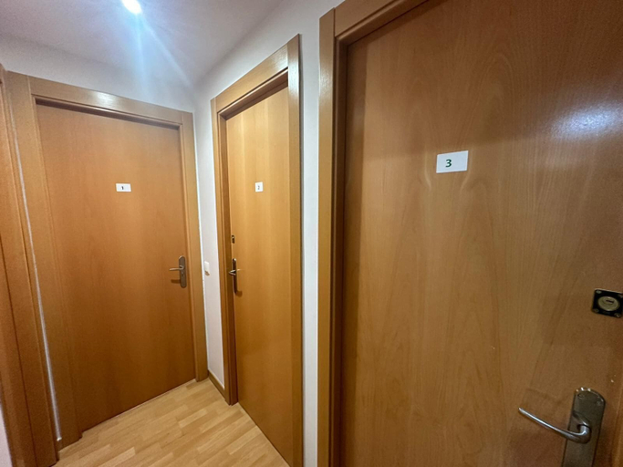 Others 4, Apartments Fast Single Rooms, Madrid