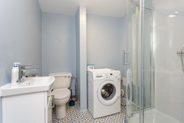 Bathroom 3, Blue Sparrow House, Portsmouth