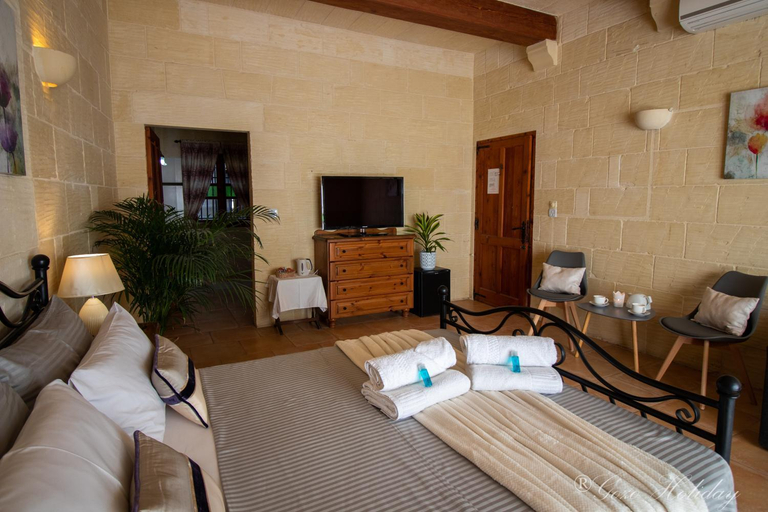 Others 5, Lellux Qala
