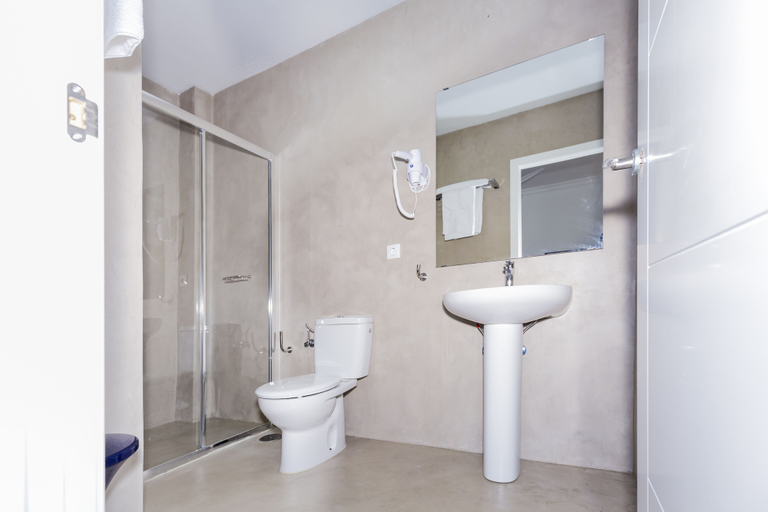 Bathroom 5, Hotel Madrid, Las Palmas