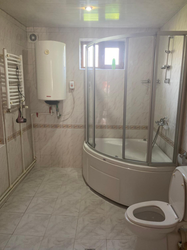Bathroom 3, Blue Guest House, Samtredia