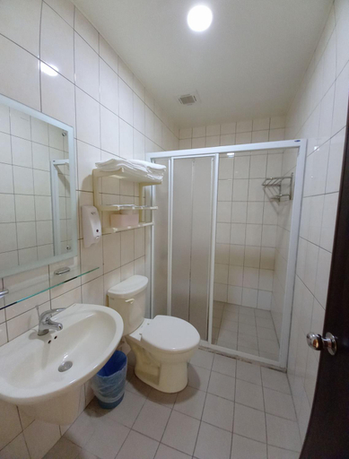 Bathroom 2, Very Happy Homestay, New Taipei City