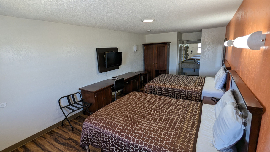 Bedroom 2, Hillcrest Inn & Suites, Ozona