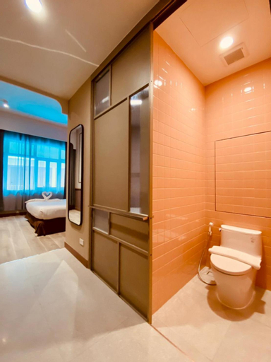 Bathroom 8