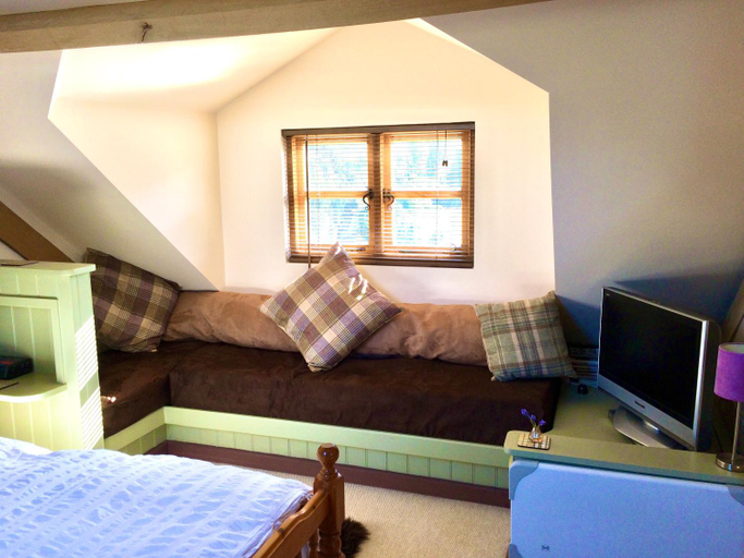 Others 4, Greencourt Loft - The Cotswold Way, Stroud, Gloucestershire