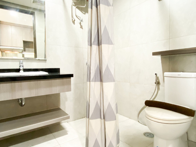 Bathroom 3, Cozy Living Studio At Pollux Chadstone Apartment, Cikarang
