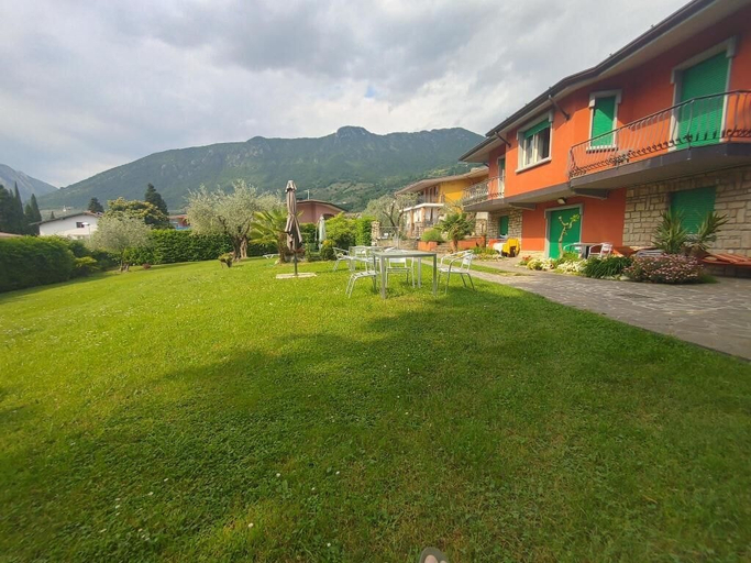 Others 2, Villa leiani b&b, Brescia