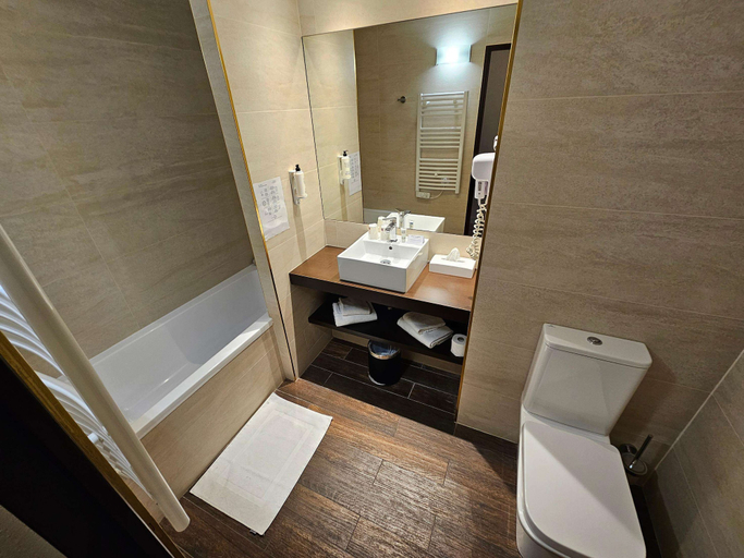 Bathroom 5, Best Western Terre de Provence, Var