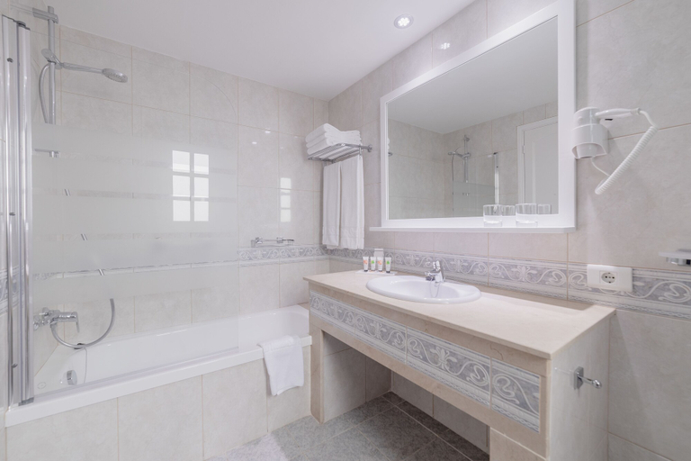 Bathroom 5, Club Vista Serena, Las Palmas