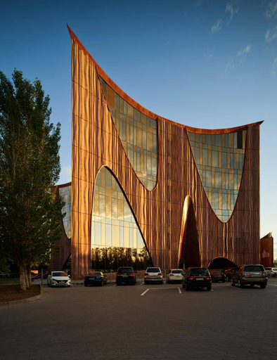 Exterior & Views