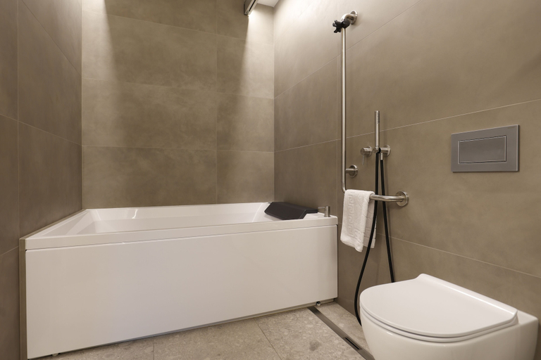 Bathroom 4, Floramare health resort, Izola
