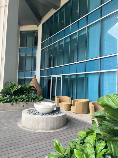 Others 3, Uptown Parksuites II, Taguig