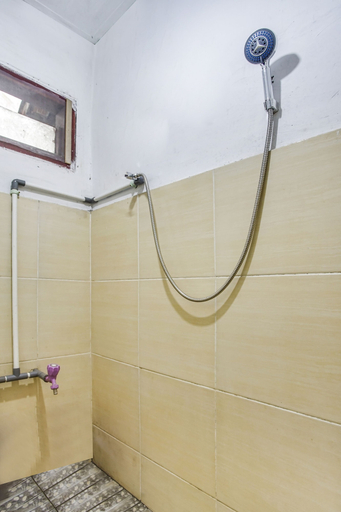 Bathroom 3, OYO Life 90896 Griya Atu Syariah, Bandar Lampung