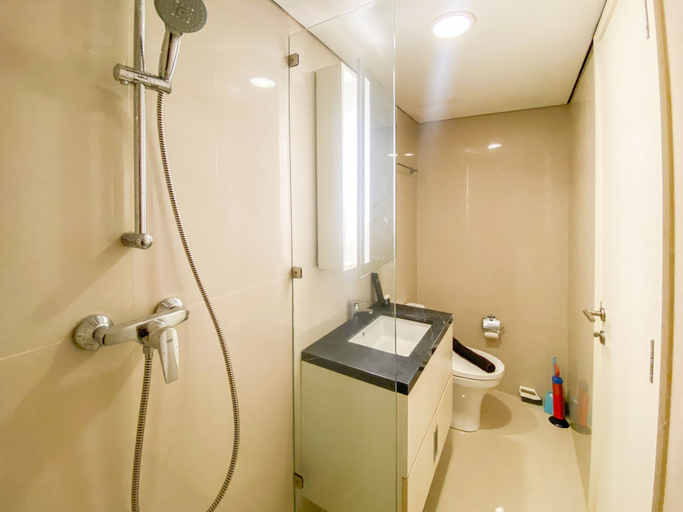 Bathroom 2, Minimalist Studio Room Marquis De Lafayette Apartment, Semarang