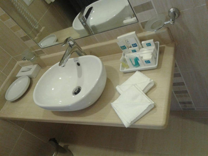 Bathroom 5, Arabella Azur Resort, Al-Ghurdaqah