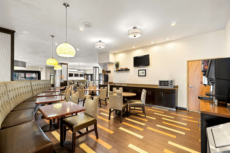 Food & Drinks 5, Sonesta Essential Indianapolis Airport, Hendricks