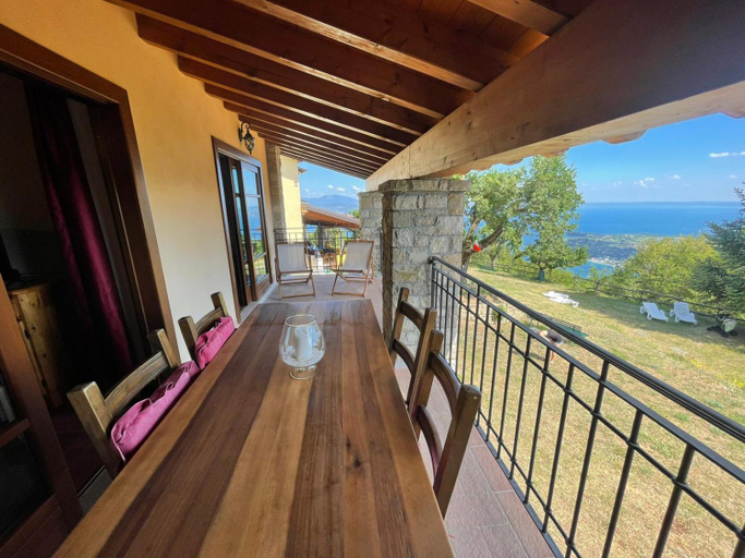 Others 2, La FIOCCHINA - Magic Place - apartments & studios in Garda Lake - countryside farmhouse, inside the , Brescia