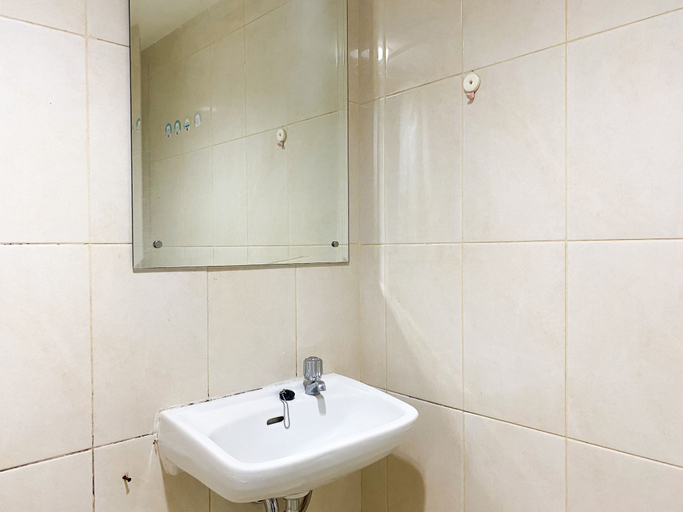 Bathroom 2, Studio Springlake Summarecon Bekasi Apartment Near Shopping Mall, Bekasi