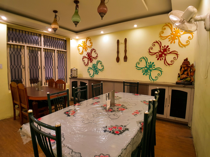 Food & Drinks, Hotel Cozy Nook, Chamba