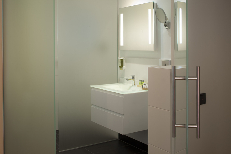 Bathroom 5, Le Pavillon 7, Bas-Rhin