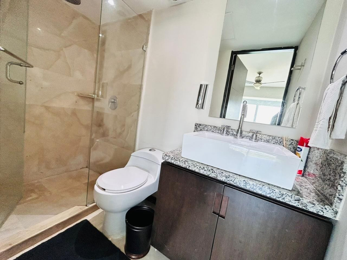 Bathroom 4, Peninsula Mazatl��n by GPS, Mazatlán