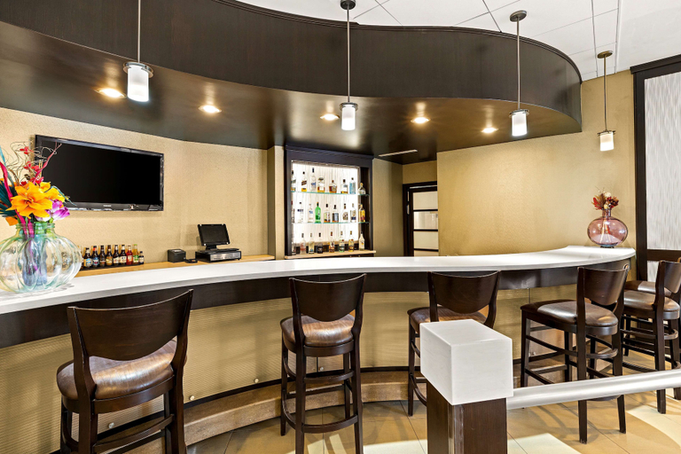Food & Drinks 5, Sonesta Essential Indianapolis Airport, Hendricks