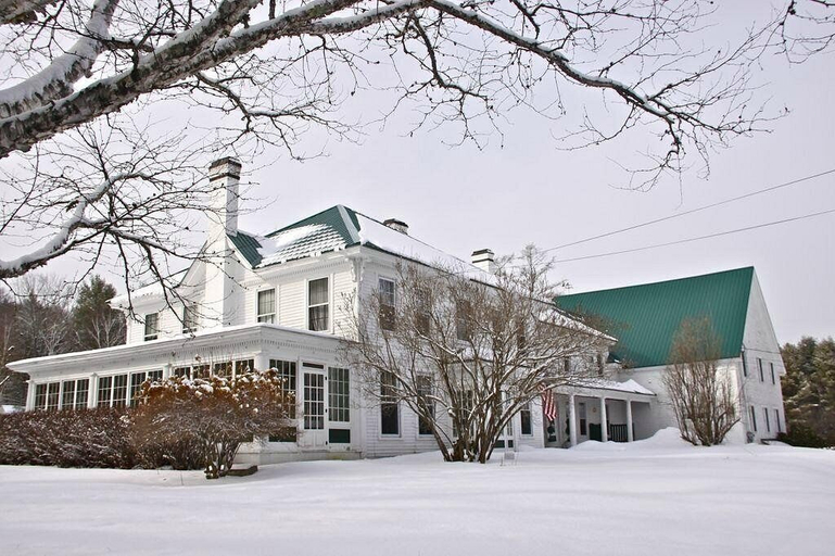 Exterior & Views 2, Greenwood Manor Inn, Cumberland