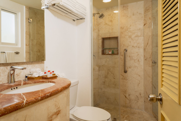 Bathroom 5, Sunset Fishermen Beach Resort Playa del Carmen - All inclusive, Cozumel