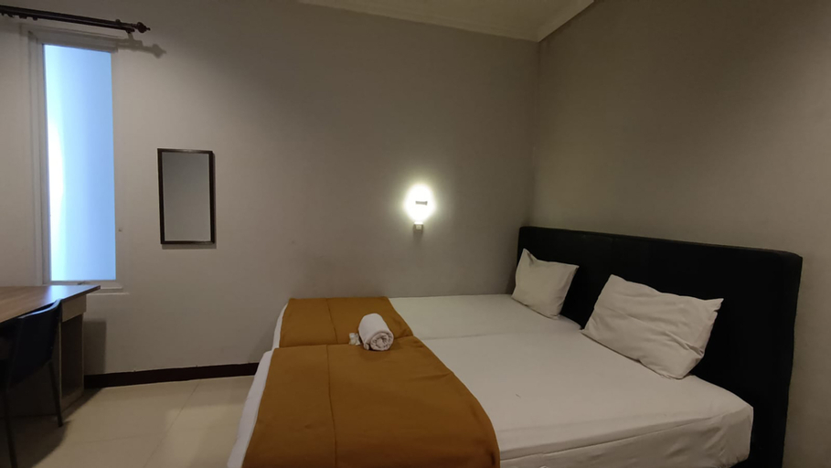 Bedroom 5, Mottomo Inn, Manado