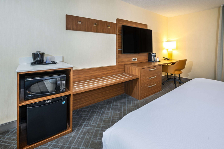 Bedroom 3, Comfort Inn and Suites Ingersoll, Oxford