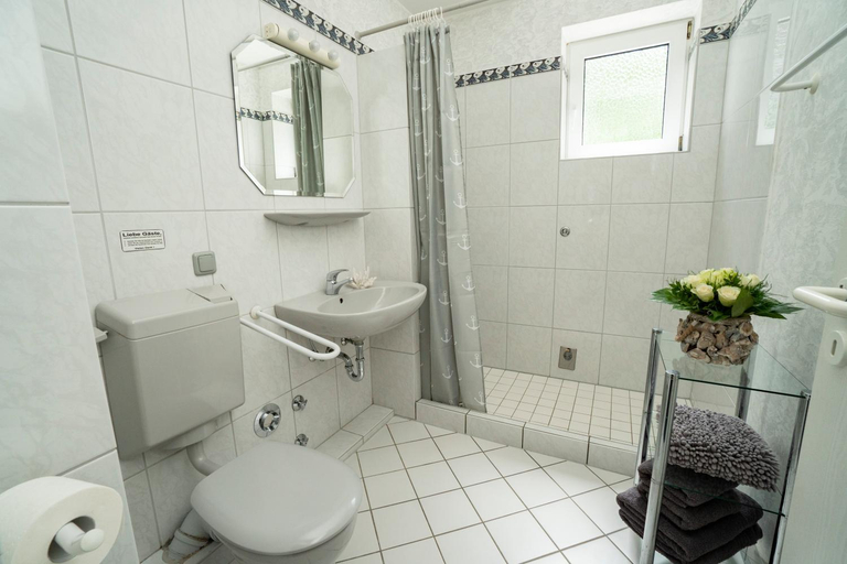 Bathroom 2, Dieksee-Eck am See, Ostholstein