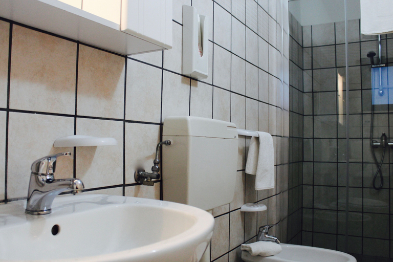 Bathroom 3, Hotel Baia del Cigno, Lecce
