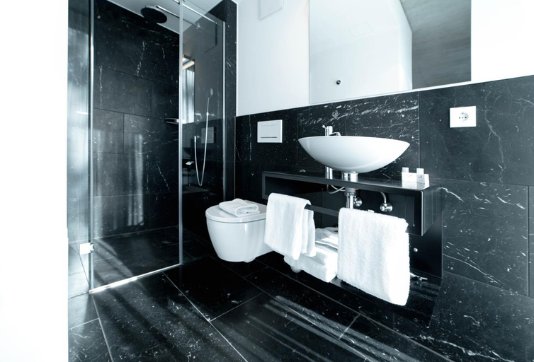 Bathroom 3, Blackhome City South Innsbruck, Innsbruck