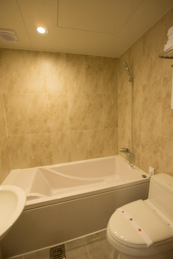 Bathroom 5, Haeundae Marianne Hotel, Haeundae
