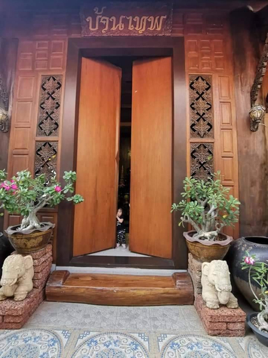 Exterior & Views 1, Baanthep Antique Homestay, Muang Phrae