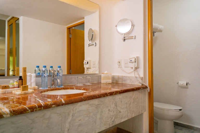 Bathroom 5, Sunset Marina Resort & Yacht Club - All inclusive, Benito Juárez
