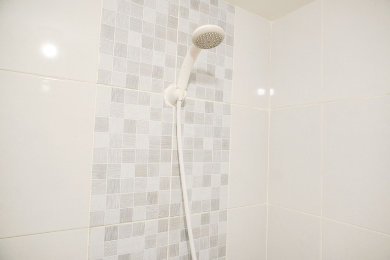Bathroom 5, Good Price And Nice 2Br Tokyo Riverside Pik 2 Apartment, Tangerang