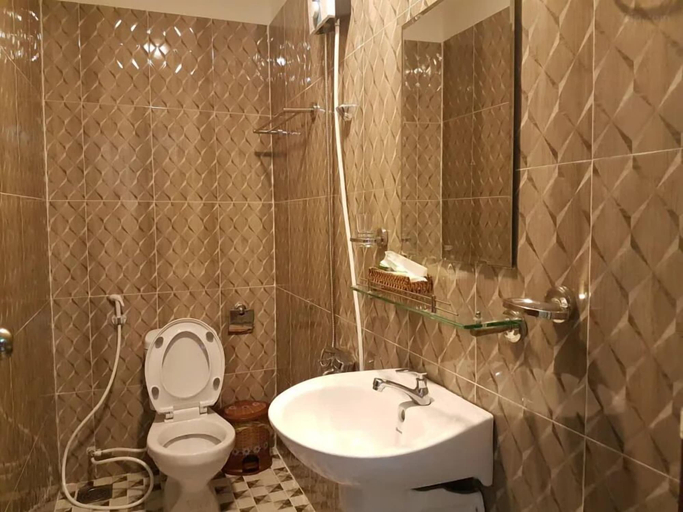 Bathroom, New Paris Hotel - by Bay Luxury, District 10