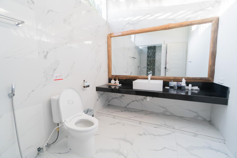 Bathroom 5, Seashell Resort Gilitrawangan, Lombok