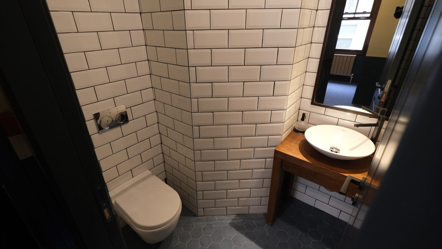 Bathroom 4, Le Banc, Beyoğlu